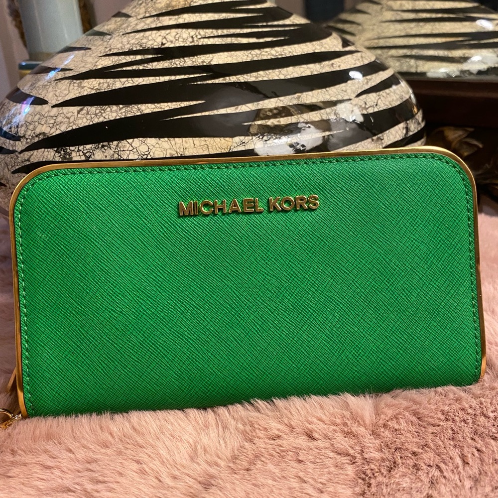 Michael Kors grass green wrist wallet